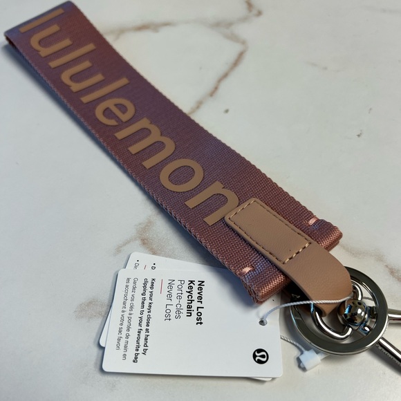🍋 Lululemon 🍋 Never Lost Keychain Pastel Pink  NEW - Picture 2 of 6